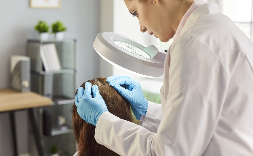 Visita di tricologia per valutare la perdita di capelli